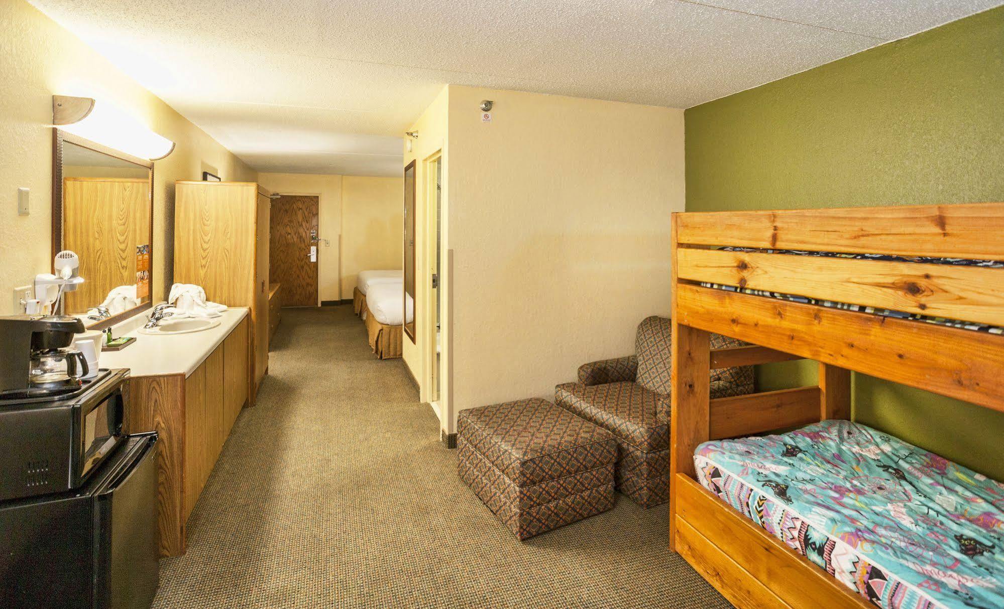 Edgewater Waterpark Hotel Дълут Екстериор снимка
